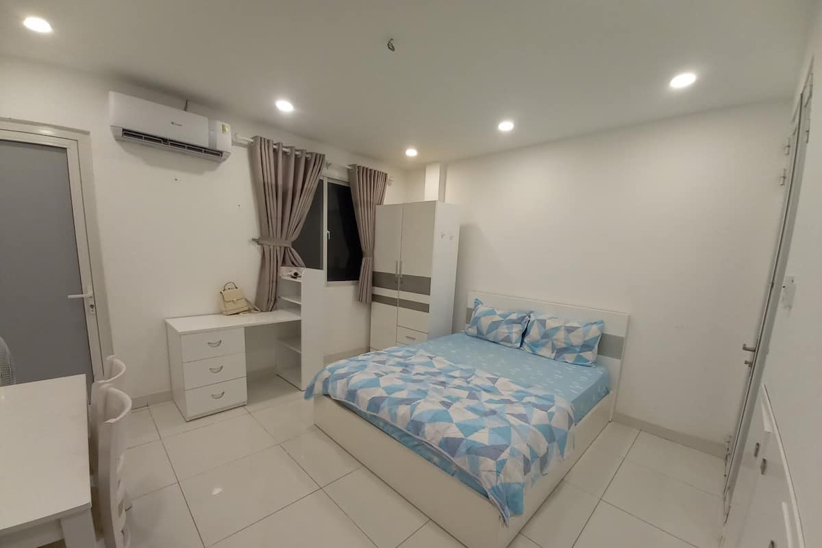 Deluxe Apartment, 1 Bedroom | Individually furnished, soundproofing, iron/ironing board, free WiFi
