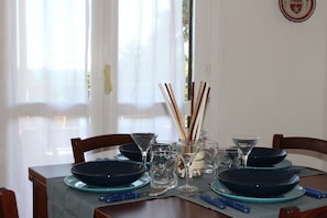 Appartement, 1 slaapkamer | Dineren op de kamer