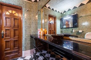 Apartment, 2 Bedrooms | Bathroom