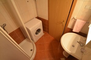 Apartemen, 3 kamar tidur | Kamar mandi | Shower, handuk,  dan tisu toilet