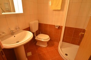 Leilighet, 3 soverom | Bad | Dusj, håndklær og toalettpapir