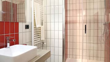 Basic Double or Twin Room, Courtyard View | Bathroom