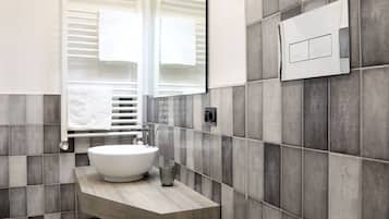 Chambre Triple Confort, vue ville | Salle de bain