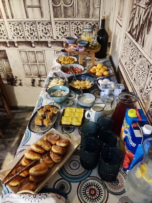 Bao gồm bữa sáng đặc sản địa phương hàng ngày