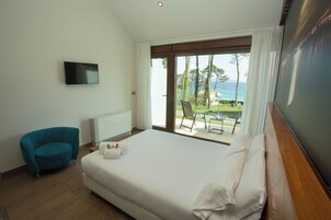 Habitación doble superior, terraza, vistas al mar | Caja fuerte, cortinas opacas, sistema de insonorización