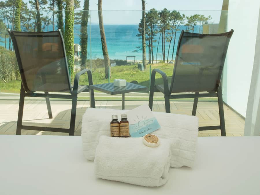 Superior-dobbeltværelse - terrasse - havudsigt | Pengeskab på værelset, mørklægningsgardiner, lydisolering