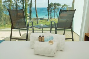 Habitación doble superior, terraza, vistas al mar | Caja fuerte, cortinas opacas, sistema de insonorización