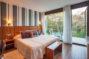 Superior-Doppelzimmer, Terrasse, Meerblick | Zimmersafe, Verdunkelungsvorhänge, schallisolierte Zimmer, Zustellbetten