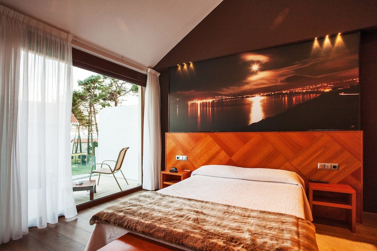 In-room safe, blackout drapes, soundproofing, rollaway beds