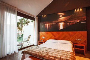 Caja fuerte, cortinas opacas, sistema de insonorización