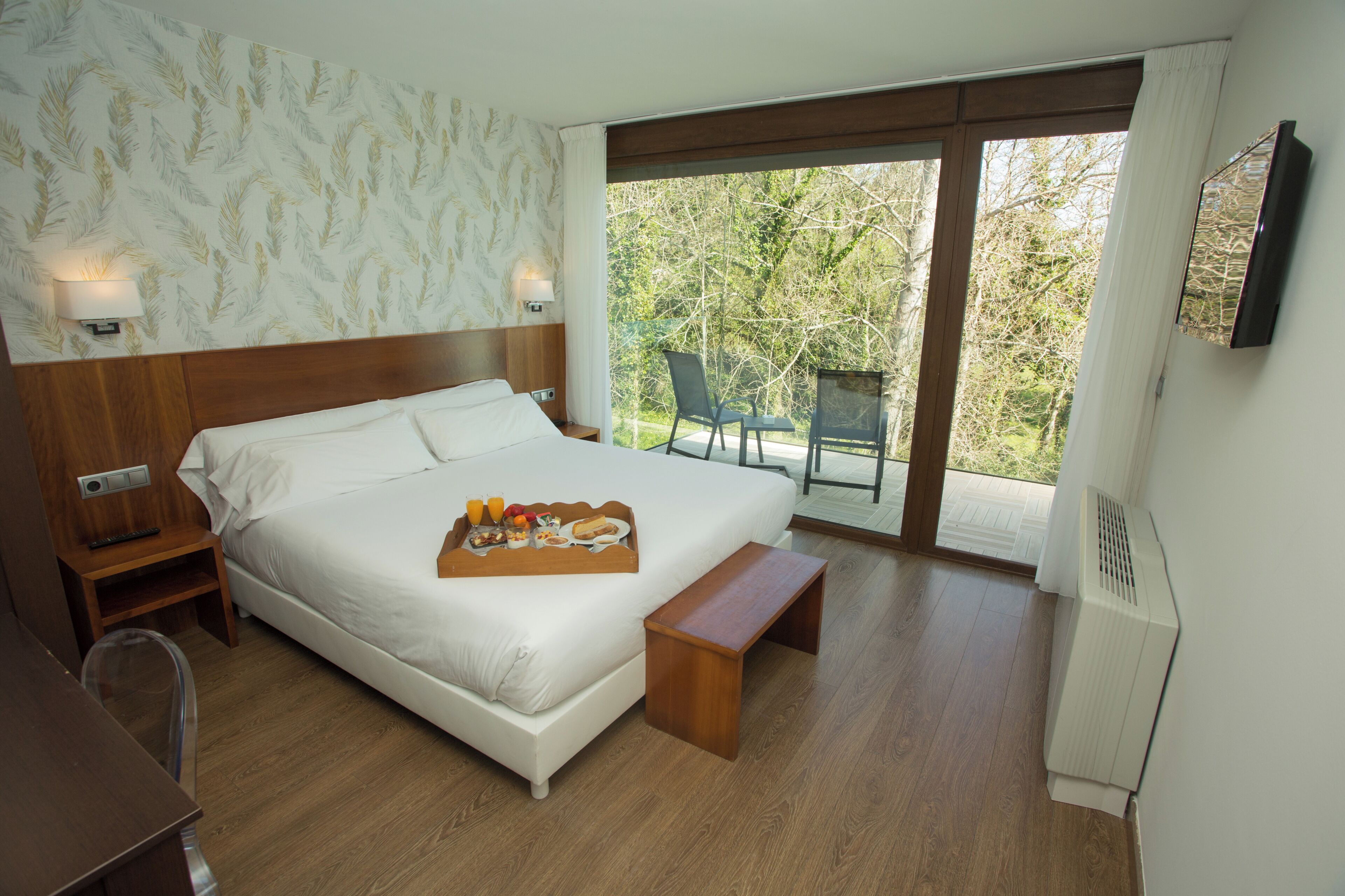 Habitación Deluxe doble, bañera de hidromasaje, vistas al mar | Caja fuerte, cortinas opacas, sistema de insonorización