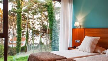 Double Room, Sea View | In-room safe, blackout curtains, soundproofing, rollaway beds