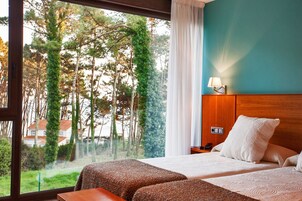 Habitación doble, vistas al mar | Caja fuerte, cortinas opacas, sistema de insonorización