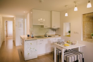City Apartment, 1 Bedroom, Garden View | Private kitchen