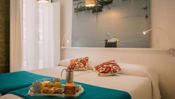 1 habitaciĂłn, decoraciĂłn personalizada y muebles diferentes
