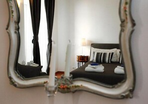 Individually decorated, individually furnished, desk - Clemy In Rome (Rome)