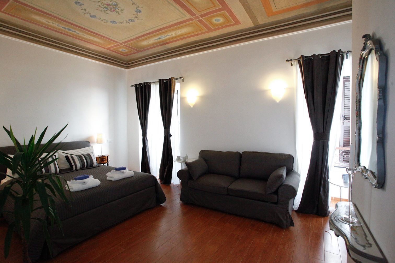 Triple Room | Individually decorated, individually furnished, desk