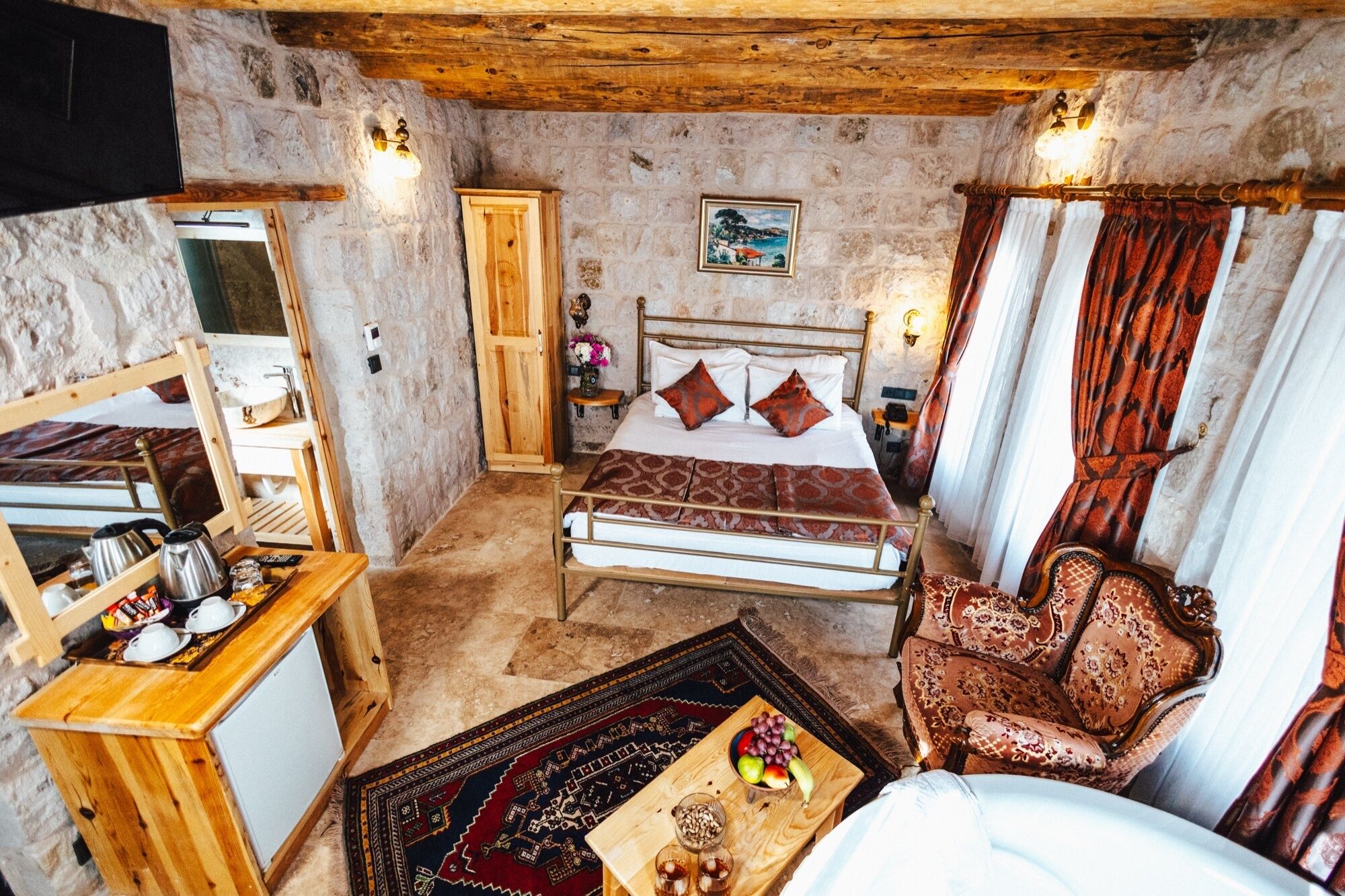 Deluxe Jacuzzi Room, City View | 1 bedroom, Egyptian cotton sheets, premium bedding, memory-foam beds