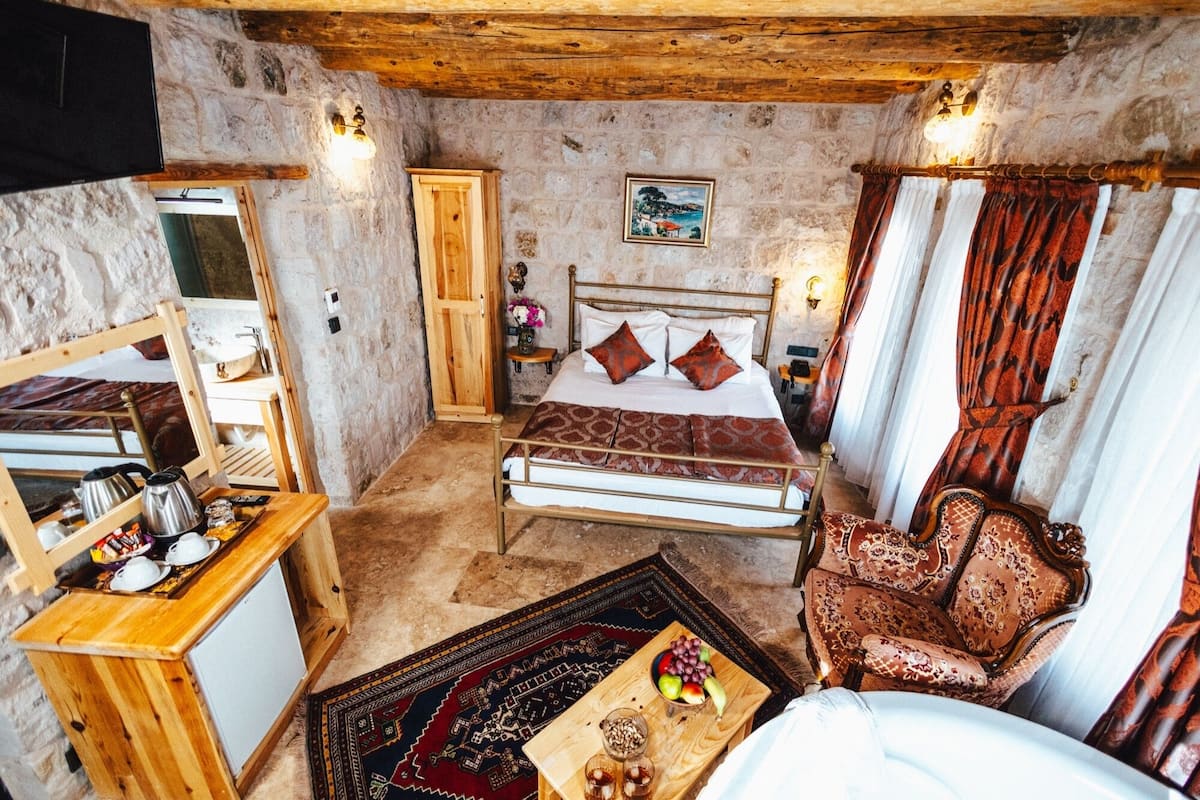 Deluxe Jacuzzi Room, City View | 1 bedroom, Egyptian cotton sheets, premium bedding, memory-foam beds