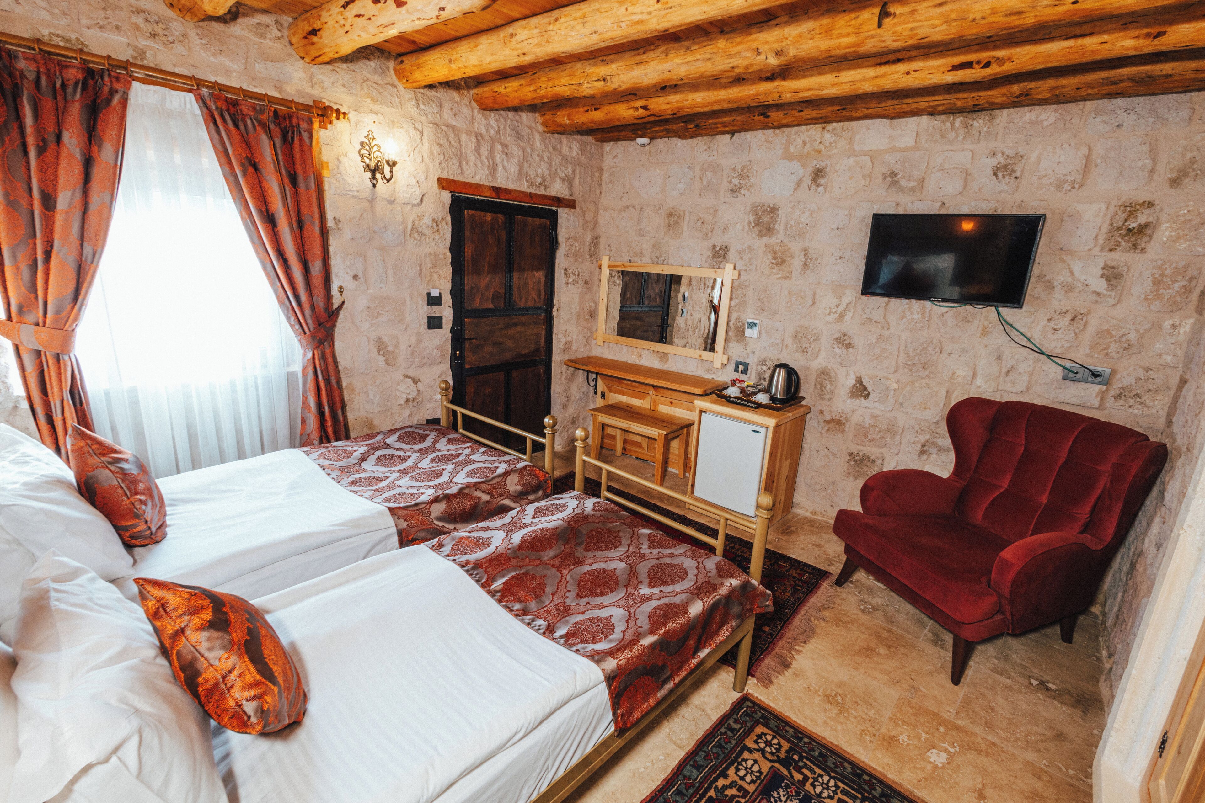 Economy-Zweibettzimmer, 1 Schlafzimmer, Stadtblick, zum Innenhof hin | 1 Schlafzimmer, Bettwäsche aus ägyptischer Baumwolle