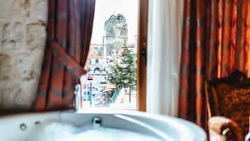 Deluxe Jacuzzi Room, City View | Vista para a cidade