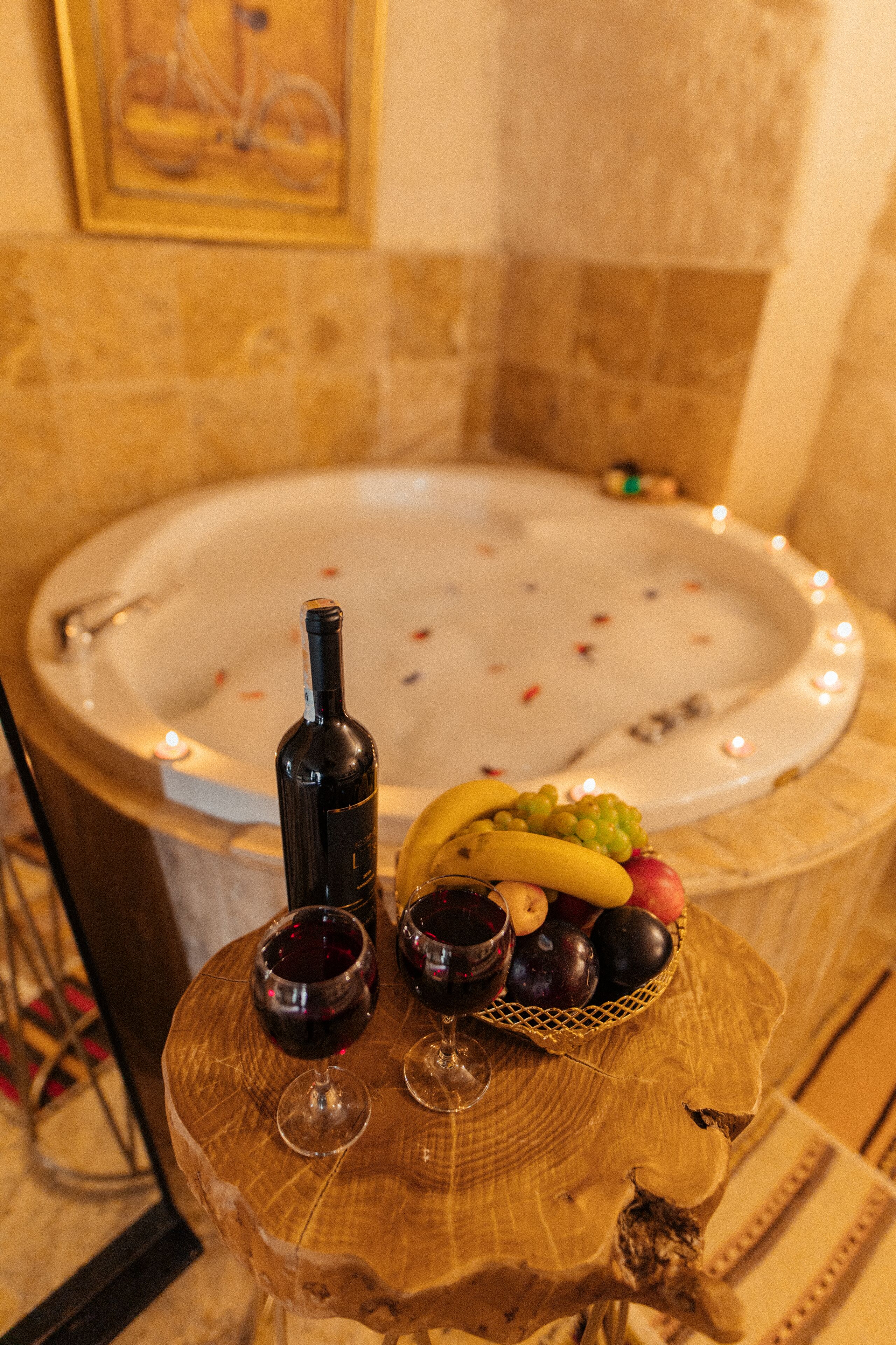 Deluxe Jacuzzi Room, Courtyard View | Bathroom