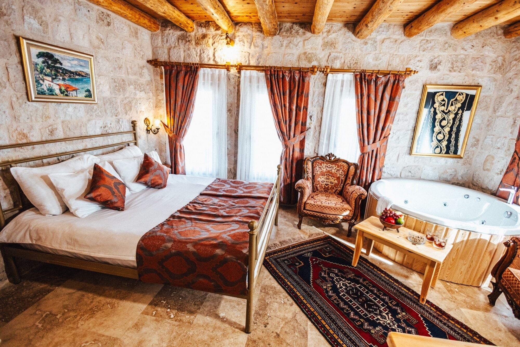 Deluxe Jacuzzi Room, City View