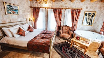 Deluxe Jacuzzi Room, City View