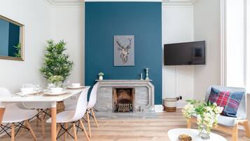 West Mount Apartment Ground Floor | Living area | Flat-screen TV, fireplace
