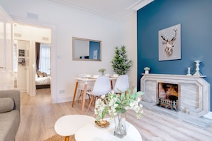 Interior detail - West Mount Apartment (Aberdeen)