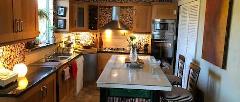 Deluxe Cottage, 4 Bedrooms | Private kitchen | Fridge, microwave, oven, stovetop