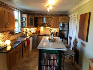 Deluxe Cottage, 4 Bedrooms | Private kitchen | Fridge, microwave, oven, stovetop - Galway Manor House (Athenry)