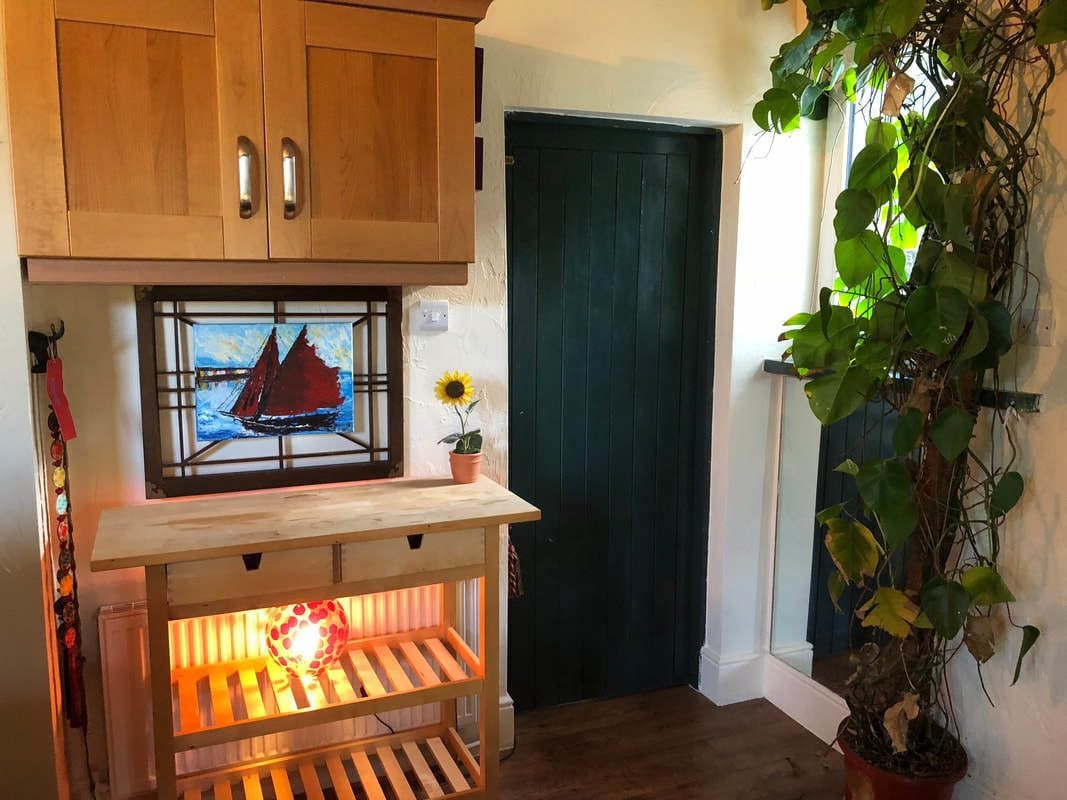 Deluxe Cottage, 4 Bedrooms | Laptop workspace, blackout drapes, soundproofing, iron/ironing board