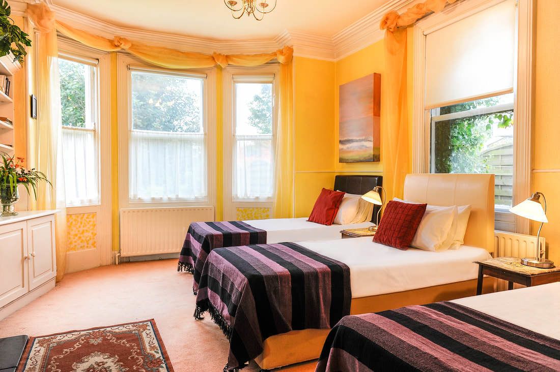 Deluxe House, 6 Bedrooms | Laptop workspace, blackout drapes, soundproofing, iron/ironing board