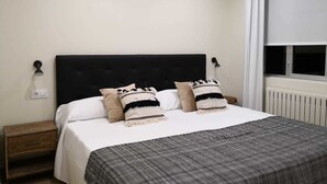 Double or Twin Room | Desk, cribs (free), rollaway beds (surcharge), WiFi (free) - A Torre do Lago (Valdovino)