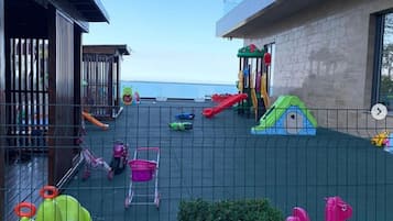 室外兒童遊樂區