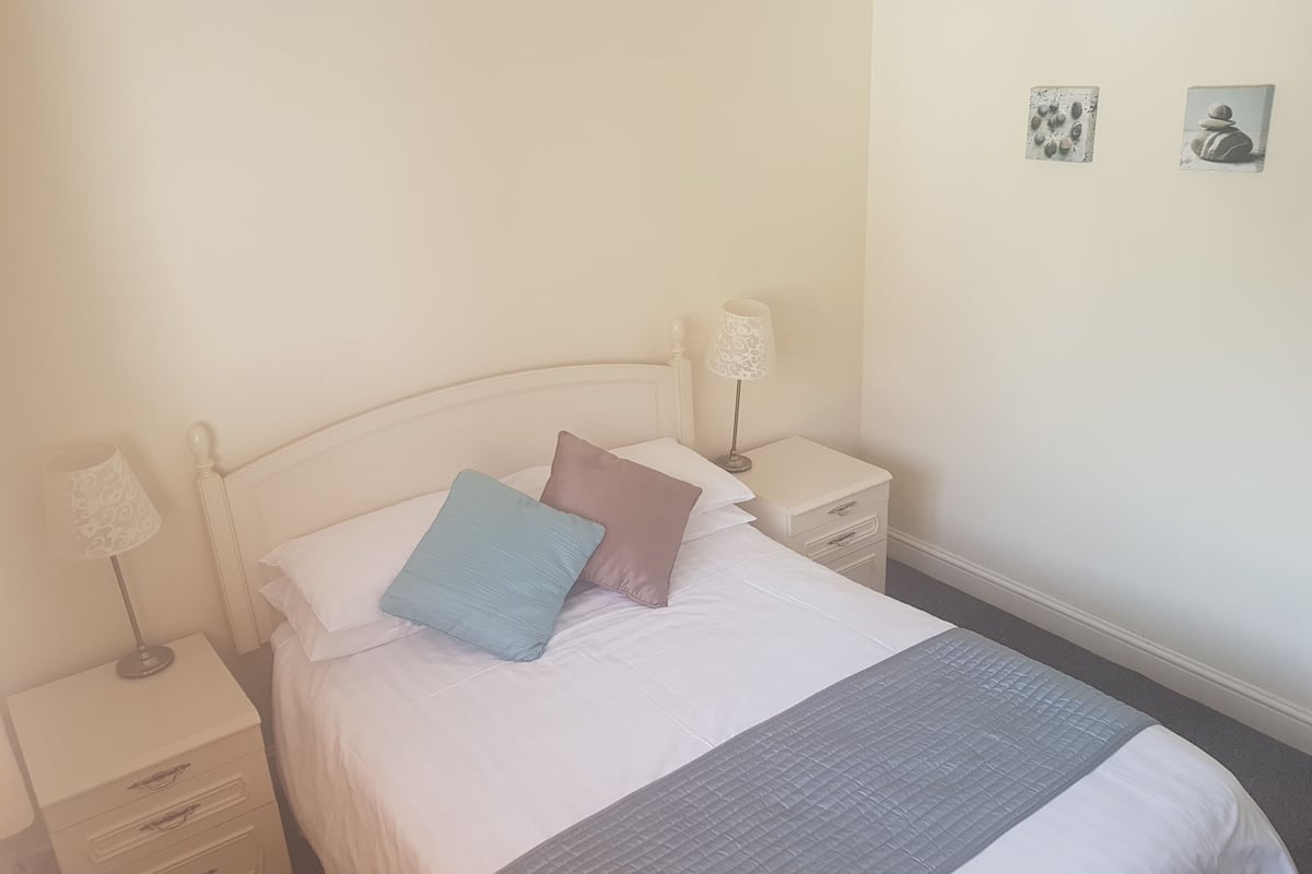 Double Room | Individually decorated, individually furnished, desk, iron/ironing board