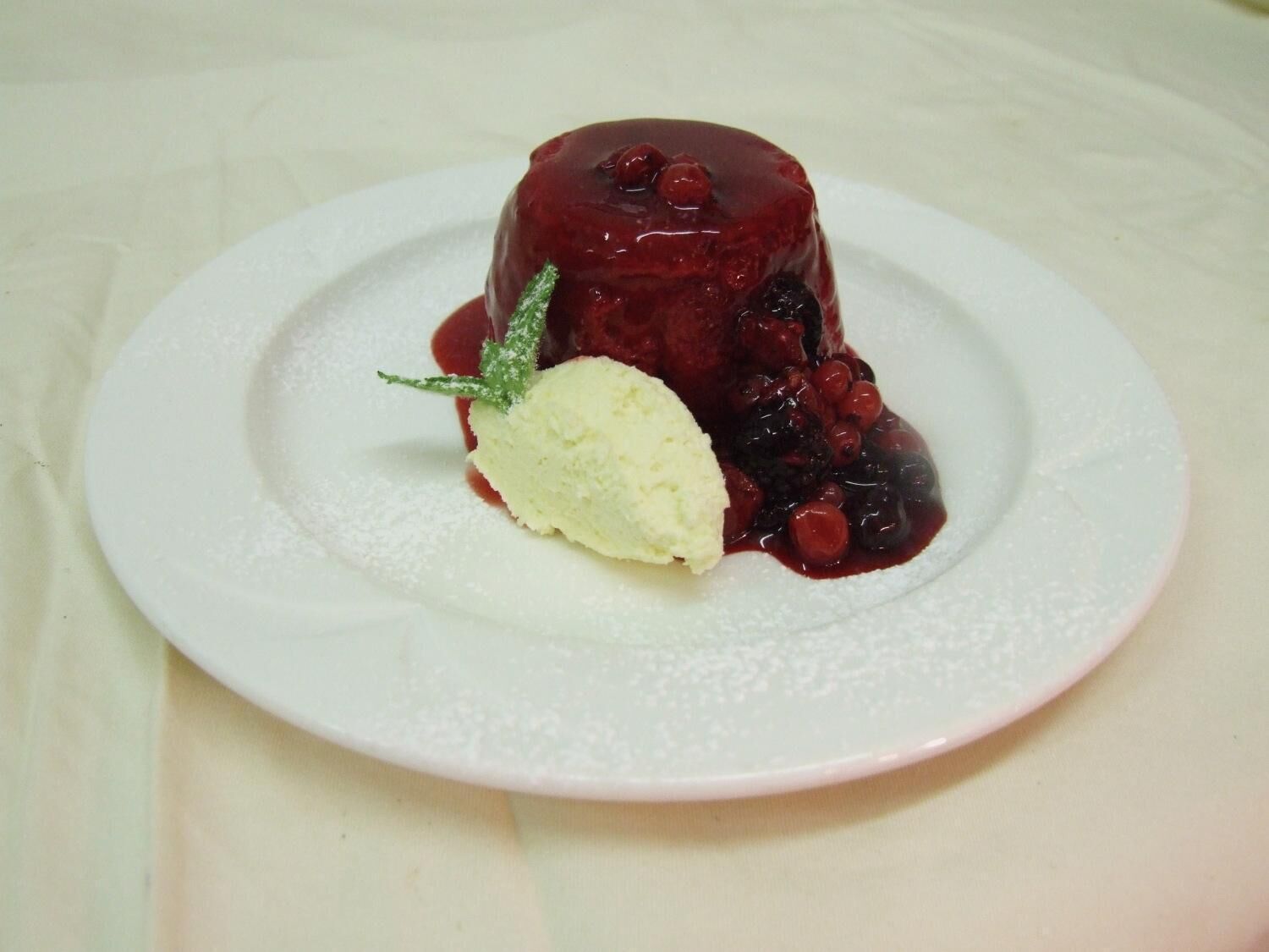 breakfast, lunch, dinner served; british cuisine