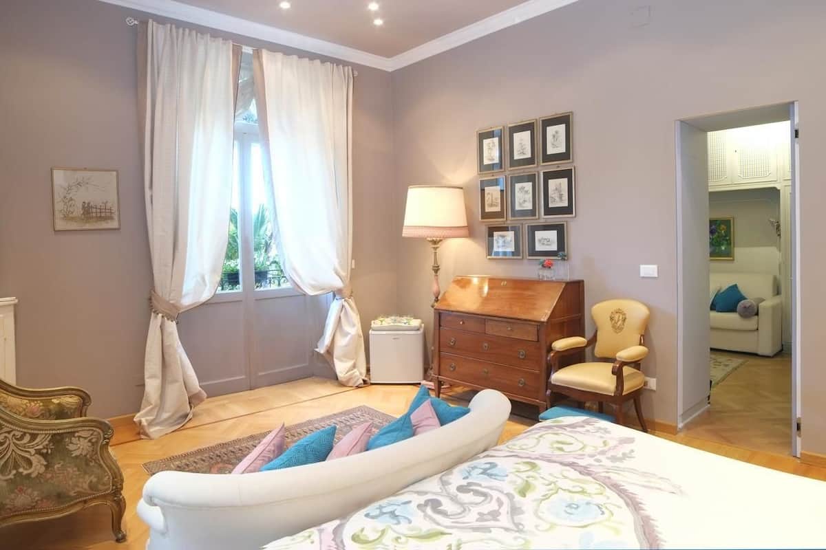 Suite | Peti besi dalam bilik, katil bayi/kot (percuma), Wi-fi percuma