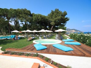 Piscina a l'aire lliure de temporada 