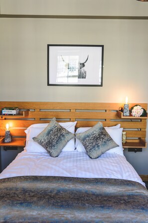 City Apartment, 1 Double Bed with Sofa bed, City View | Memory foam beds, individually decorated, individually furnished, desk - MONO Suites Old Town (Edinburgh)