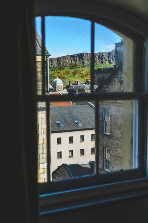 City view - MONO Suites Old Town (Edinburgh)