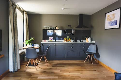City Apartment, Multiple Beds, City View | Private kitchen