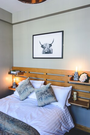 Lägenhet City - 1 dubbelsäng med bäddsoffa - utsikt mot staden | Memory foam-madrasser, individuell inredning, unika möbler och skrivbord