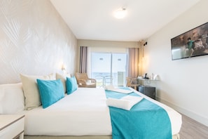 Cortinas blackout, tabla de planchar con plancha y wifi gratis 