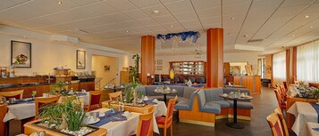Daily buffet breakfast (EUR 17 per person)