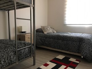 Leilighet, flere senger | 2 soverom, barnesenger (inkludert), wi-fi (inkludert) og sengetøy