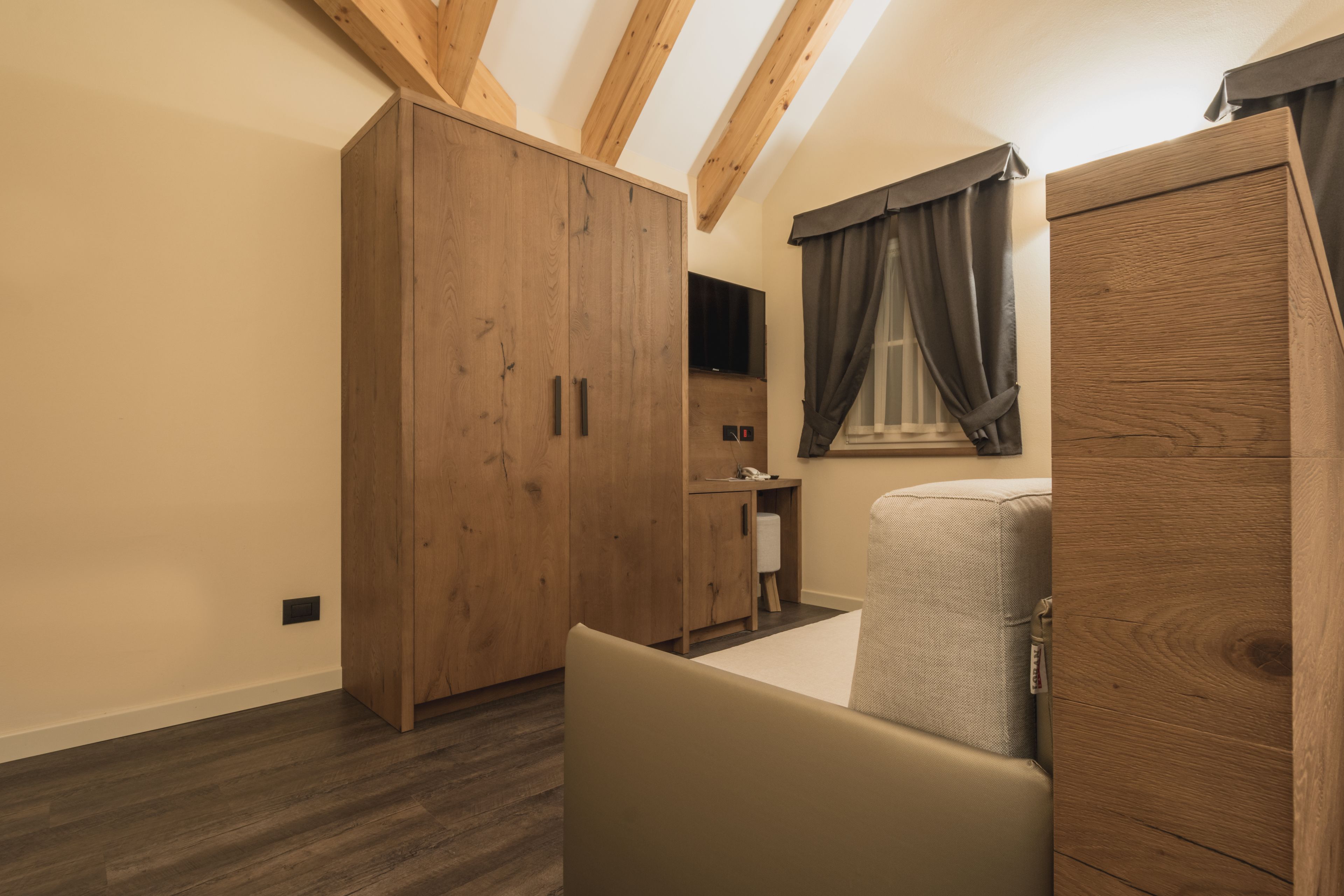 premium bedding, down duvets, minibar, in-room safe