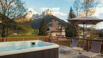 Sauna, hot tub, steam room, massages