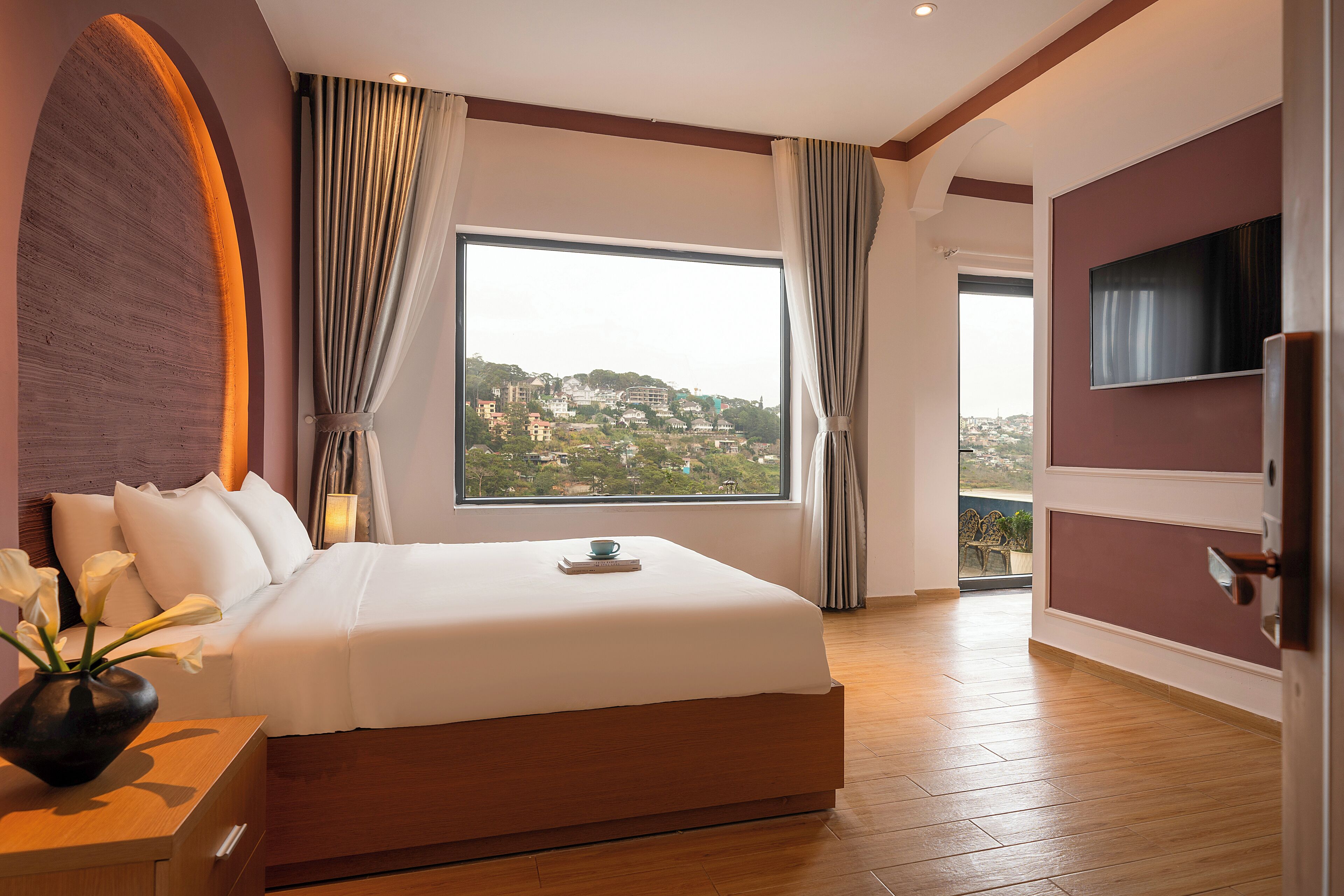 Deluxe Double Room, Mountain View | Premium bedding, pillow-top beds, individually decorated